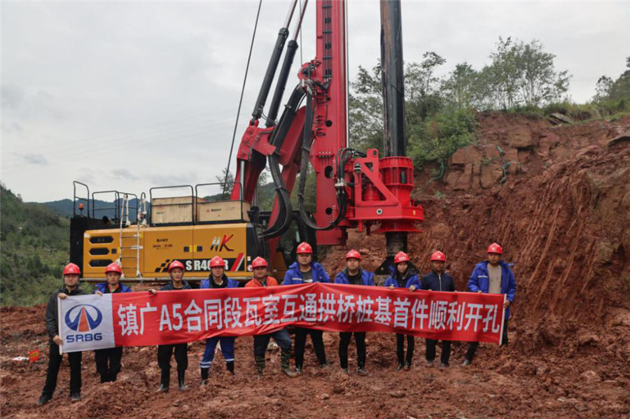 樁基首件順利開(kāi)孔.jpg 樁基首件順利開(kāi)孔.jpg